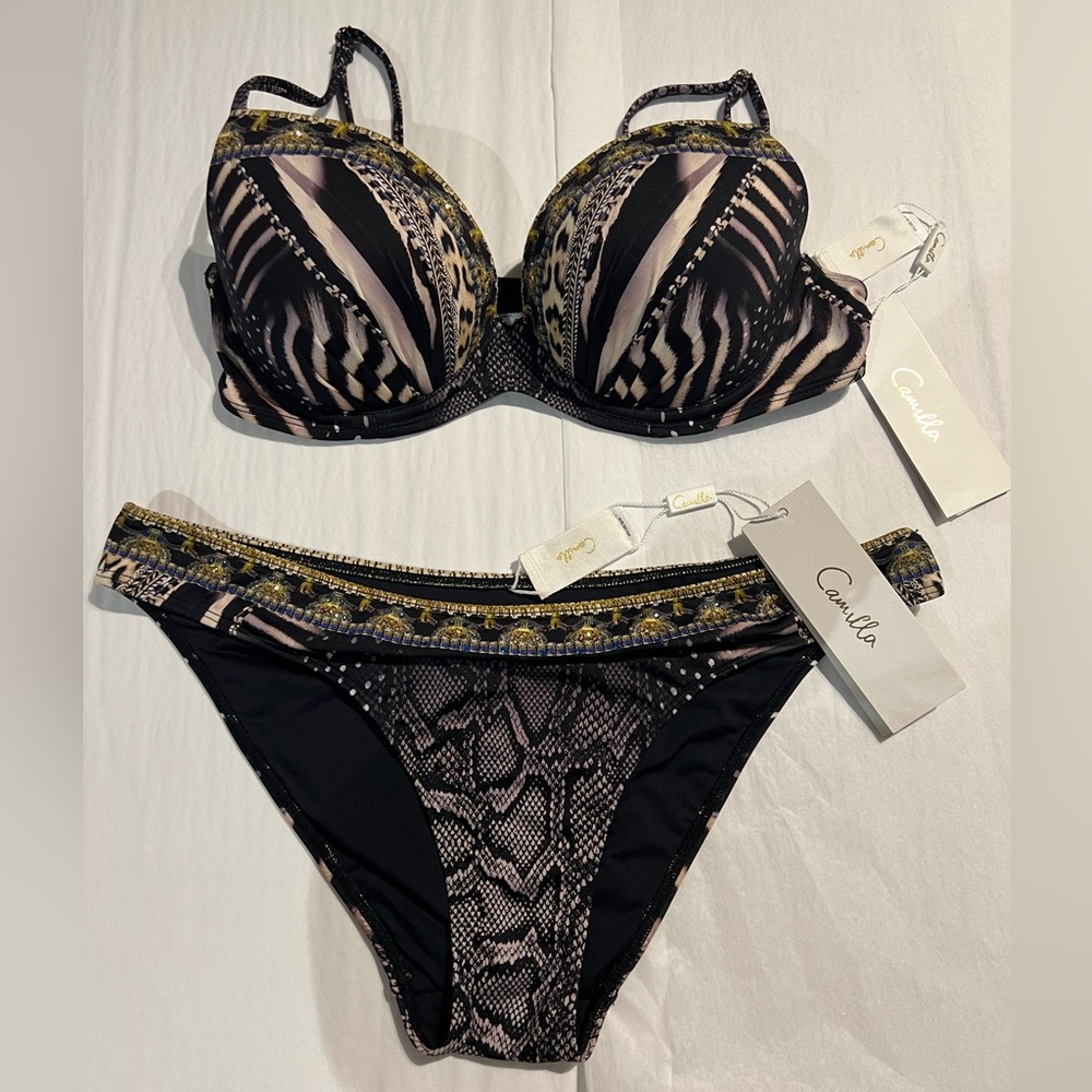 NWT CAMILLA BIKINI "Quechua King" Molded plunge bra D Cup and regular pant